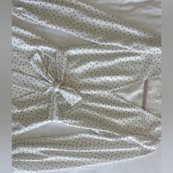 Long sleeve Poka Dot v-neck dress - Picture 12 of 12